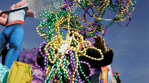New Orleans Pulls 93000 Pounds Of Mardi Gras Beads From Storm Drains