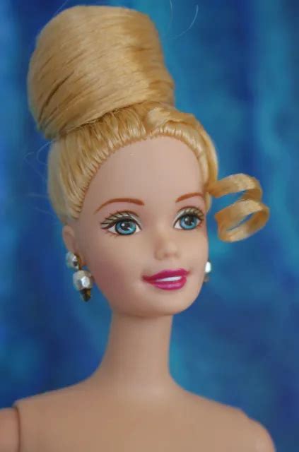 Nude Barbie Beehive Updo Curl Blonde Hair Tnt Blue Eyes Superstar New