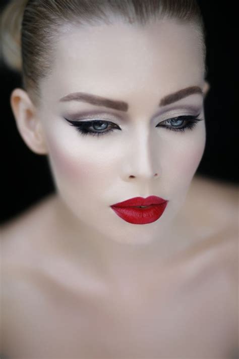 25 Glamorous Makeup Ideas With Red Lipstick Classic Makeup Looks