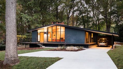 In Situ Studio Revives Midcentury Modern Home In North Carolina
