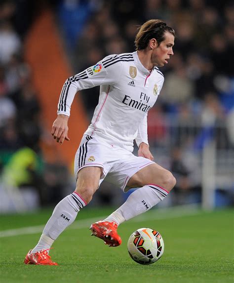 The welsh winger arrived at the santiago bernabeu from tottenham as the world's most expensive player in 2013, but blighted by fitness problems at the start of his real madrid career, bale scored on his debut at villarreal, but performances were not always. Gareth Bale - Gareth Bale Photos - Real Madrid CF v ...