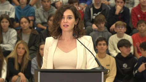 La Presidenta De La Comunidad De Madrid Isabel Díaz Ayuso Ha