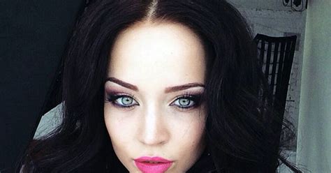 Ukrainian Model Strips Off To Help Raise Money For Her Stricken Local