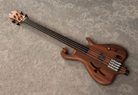 Atlansia Victoria 4st Fretless Bass