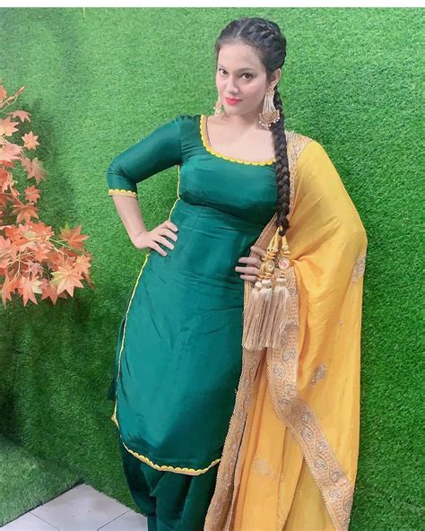 punjabi beauty feast on instagram “ kaurghotra510 👍👌😍😍😘🔥💖” beautiful girls dresses indian