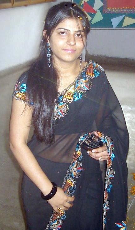 Desi Sexy Indian Aunty Hot Picturedesi Aunty Hot Pics Cleavage Pics Navel Pics Shock Top Girl