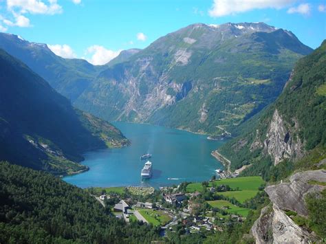 Travel With Me Geiranger Norway 700000 Visitors A Year On A Fjord