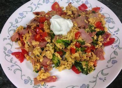Recipes made with ground turkey, chicken breast, and fish are often lower in calories. Debbi Does Dinner... Healthy & Low Calorie: Everything Breakfast Egg Skillet | Egg breakfast ...