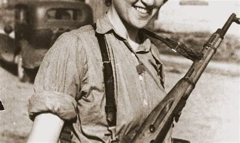 30 Vintage Photos Of Beautiful Female Partisans And Resistance Fighters During World War Ii