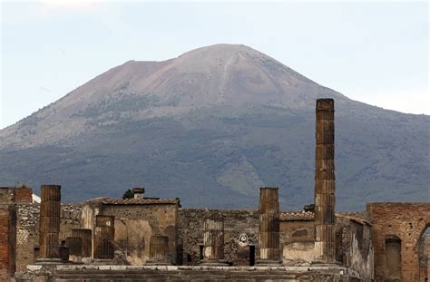 Erupção Em Pompeia 01022019 Fotografia Fotografia Folha De S