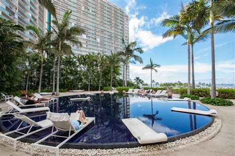 Hilton Hawaiian Village Waikiki Beach Resort The Pool At The Hilton