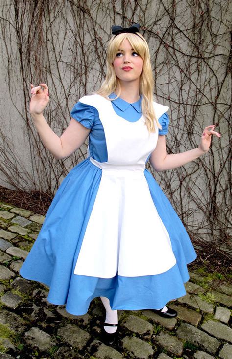 Alice In Wonderland Halloween Costumes Youll Go Mad For More