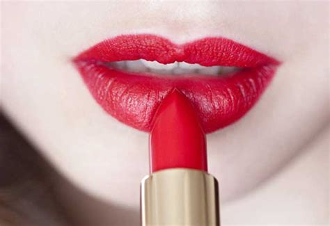 How To Apply Lipstick Perfectly Like A Pro