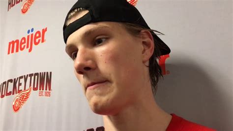 Regardez les stats (apparitions, buts, passes, points / ligues, équipe nationale) et l'historique de transfert. Big Red Wings pick Elmer Soderblom discusses his style - YouTube