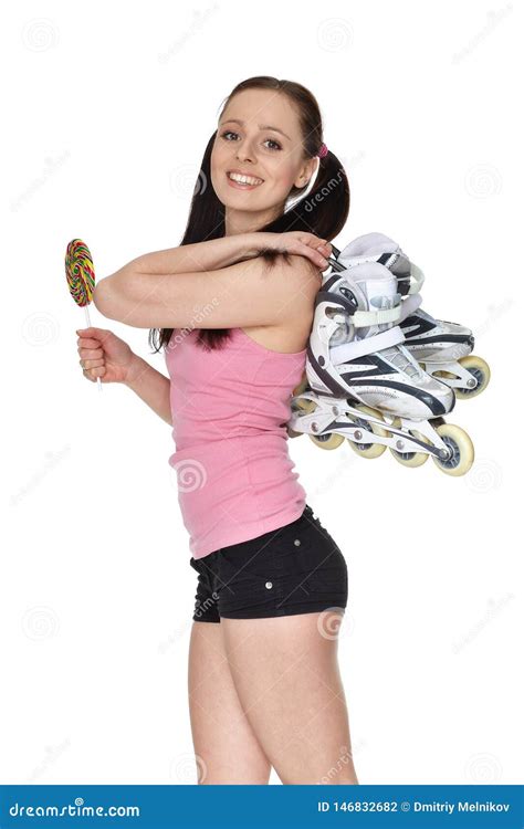 Junge Sportliche Frau Mit Rollerskates Und Lutscher Stockfoto Bild Von Freundlich Entspannen