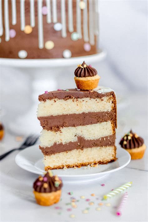 In diesem rezept zeigen wir ihnen schokoladencreme für kuchen einfach zu lernen ist. Kindergeburtstagstorte mit Schokocreme | Mein Naschglück ...