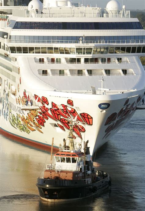 10 Year Old Girl Drowns In Pool Aboard Cruise Ship Orlando Sentinel