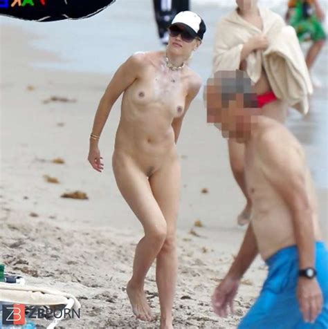 Gwen Stefani On A Bare Beach Zb Porn