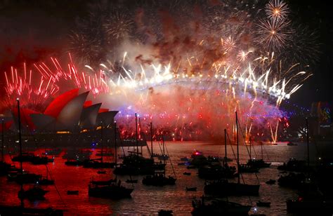 Spectacular fireworks across the globe as New Year 2018 dawns [PHOTOS]