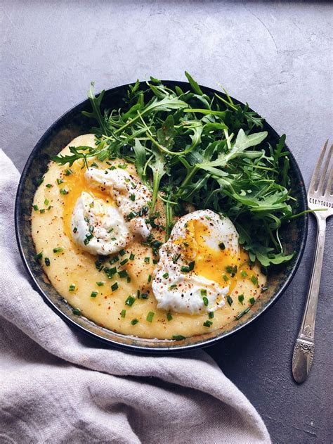 Polenta crémeuse au parmesan et oeufs pochés inratables