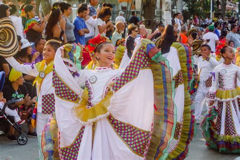 Los 25 Bailes Típicos De Colombia Más Populares 2024