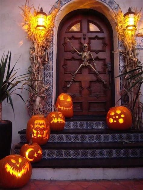 58 Cool Halloween Front Door Decor Ideas Digsdigs