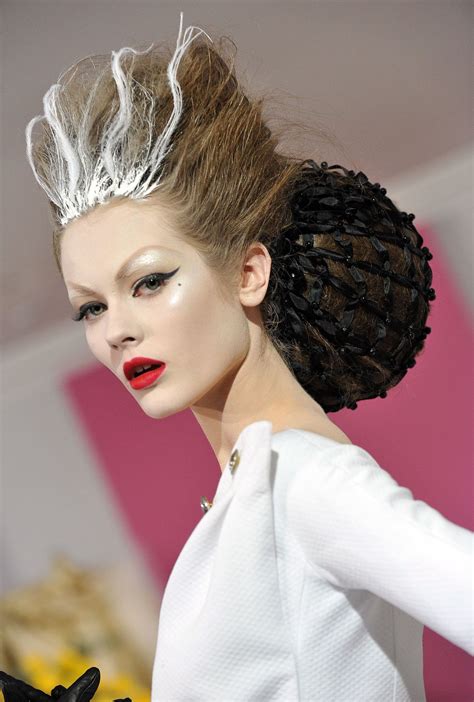 Spring 2010 Couture | Runway hair, Runway makeup, Haute couture hair