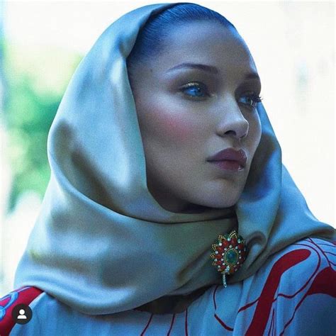 My sisters and i, we speak in a family group chat every day. Bella Hadid Pakai Kerudung, Disebut Putri Palestina oleh ...