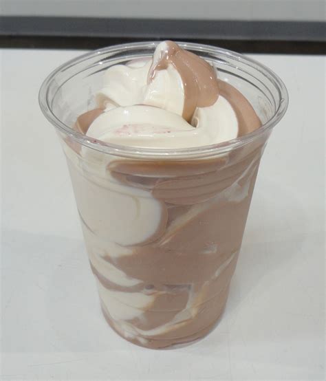 Costco Yogurt Swirl Pink Foods Soft Serve Yummy Food Delicious Treat Recipe Milkshake Bon