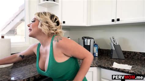 Sex Tape Of Milf Mom Sara St Clair Taken To The Next Level With Stepson