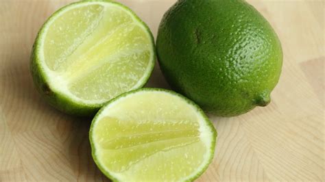 How To Pick The Juiciest Limes And Squeeze The Most Juice Out Youtube