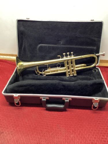 King Tempo 600 Trumpet With Hard Case And Benge 7c Mouthpiece Ebay