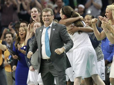 Uconn Holds Off Notre Dame To Claim Th National Title Uconn Women