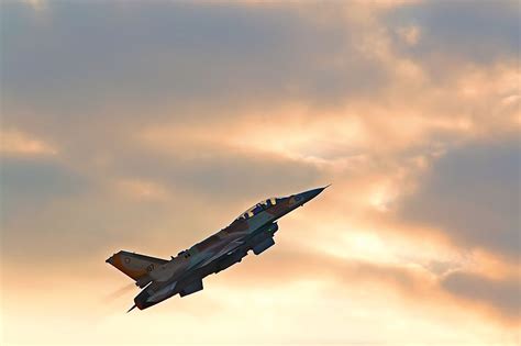 Gambar Transportasi Pesawat Tempur F 16 Fighting Falcon