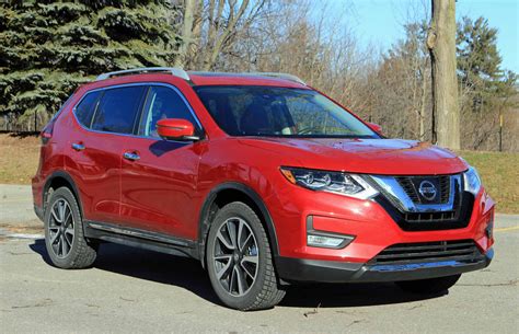 Suv Review 2017 Nissan Rogue Driving