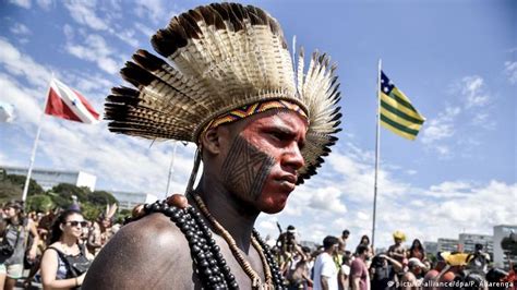 Brazil′s Indigenous People Protest Against Land Threats News Dw 27 04 2018