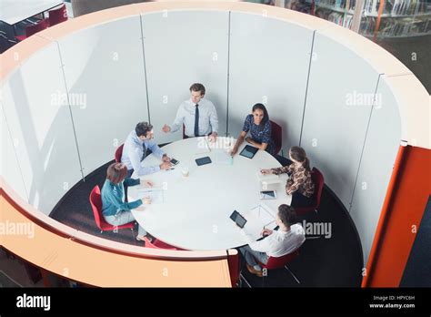 People Meeting Round Table Hi Res Stock Photography And Images Alamy