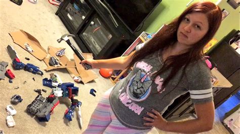Heel Wife Destroys Huge Sdcc Exclusive Transformer While Grim Is At
