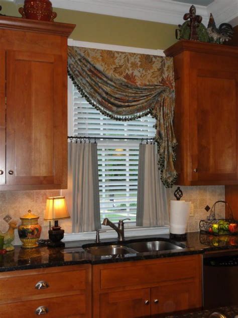 Оформление окна на кухне Варианты дизайна окна на кухне