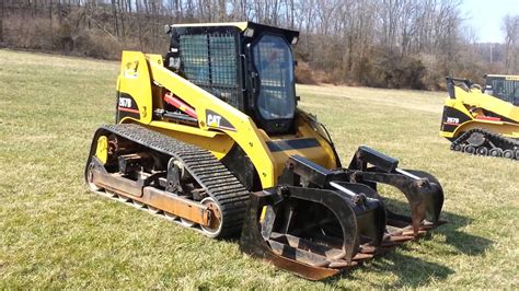 A skid steer loader's compactness and agility allows it to go where larger machines cannot venture, making it ideal for applications that require working in tight spaces. Caterpillar cat 267b tracked skid steer loader - YouTube