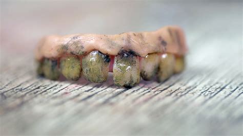 Rotten teeth halloween tutorial by Ellimacs