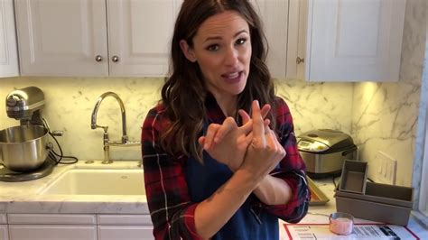 Jennifer Garners Pretend Cooking Show Episode 1 Honey White Bread Youtube