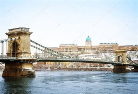 In deze baden kun je heerlijk tot rust komen na een dag wandelen in de stad. bezienswaardigheden in Boedapest, Hongarije — Stockfoto ...
