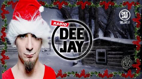 Natale a casa deejay è una compilation dell' emittente radiofonica radio deejay pubblicata il 9 dicembre 2014 in occasione del decimo anniversario dell'uscita dell' omonimo film. Follia Radio Deejay: "Il 99% degli stupri a opera di ...