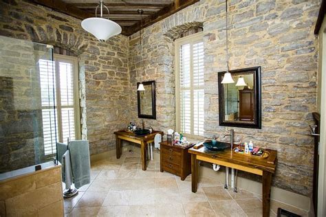 30 Exquisite And Inspired Bathrooms With Stone Walls In 2021 Stone