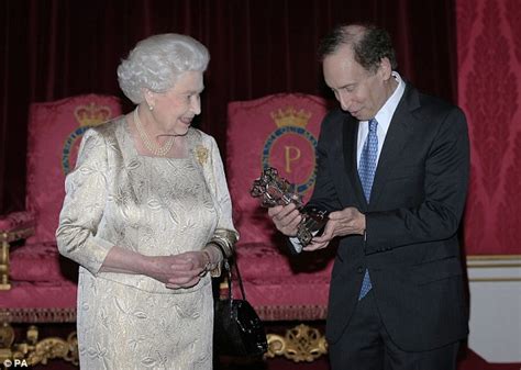 Queen Elizabeth Ii Presents £1m Engineering Prize To Dr Robert Langer