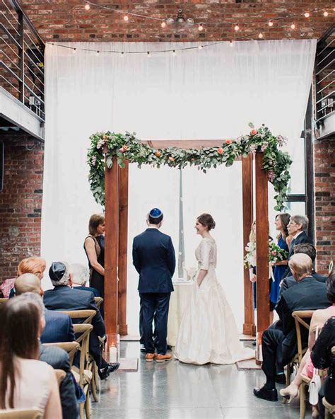 In standard and custom sizes get rent a canopy to use with your chuppah frame or poles, with easy return shipping get details. 25 Beautiful Chuppah Ideas from Jewish Weddings | Martha ...