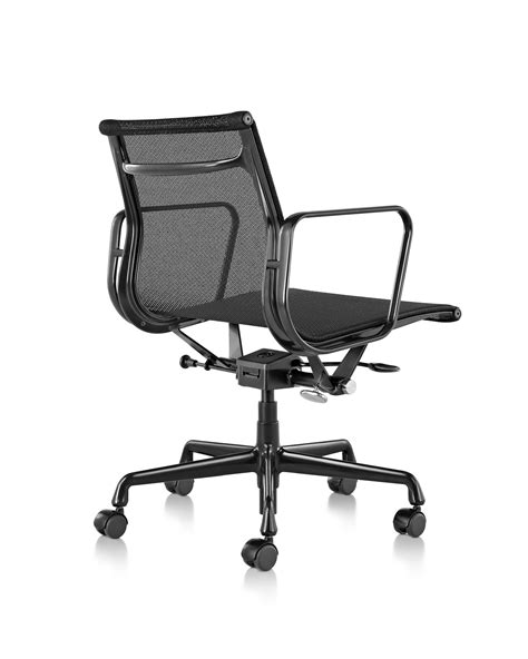 Eames aluminum group was the next step, and this was a collection of different office furniture that charles and ray created. Eames Aluminum Group Management Chair - Herman Miller