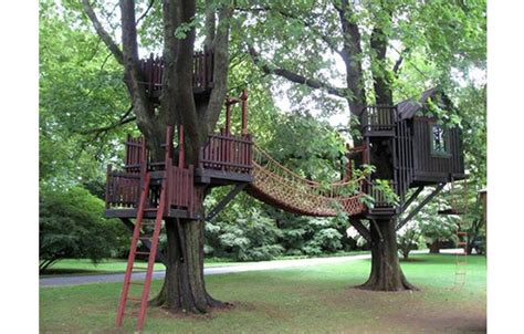 No matter what type of tree house you build, a backyard fort provides plenty of lessons for kids, from working with their hands and safe tool use, to respecting and appreciating nature. 10 Incredible DIY Backyard Forts for Kids | ACTIVEkids