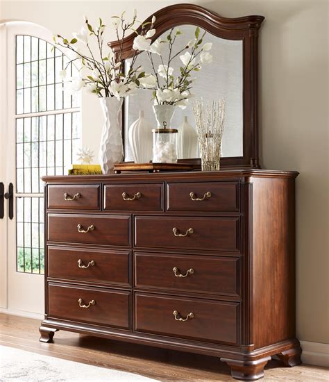 Kincaid Furniture Hadleigh Traditional Dresser And